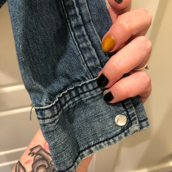 🖤3/$30 - TNA - Denim Button Up🖤 - Picture 3 of 7